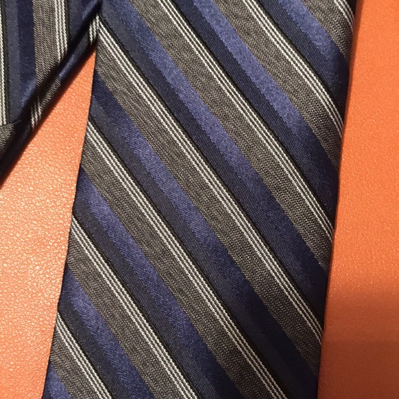 Calvin Klein Silk Tie - Picture 6 of 9